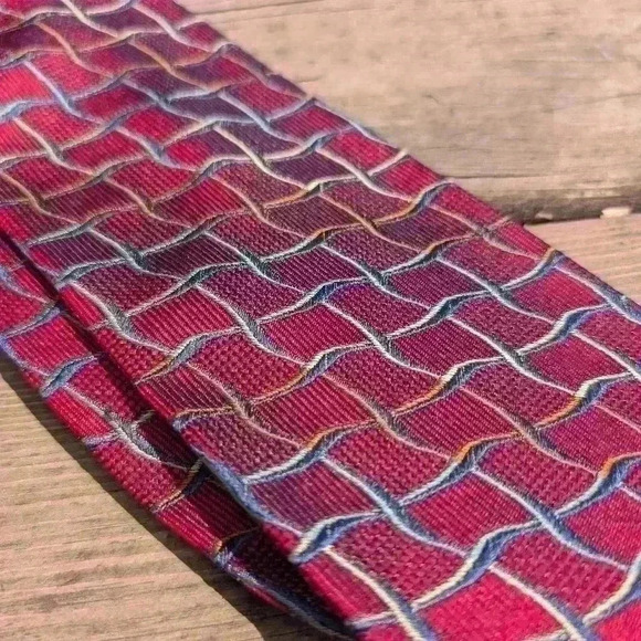 Vintage Valentino men's  tie red blue and gold silk tie - Picture 4 of 9
